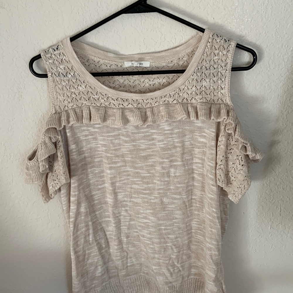 Maurice’s beige with open shoulders - Picture 1 of 1